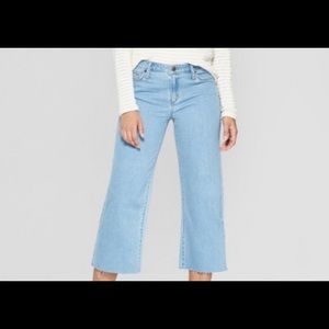 Light wash cropped wide leg jean